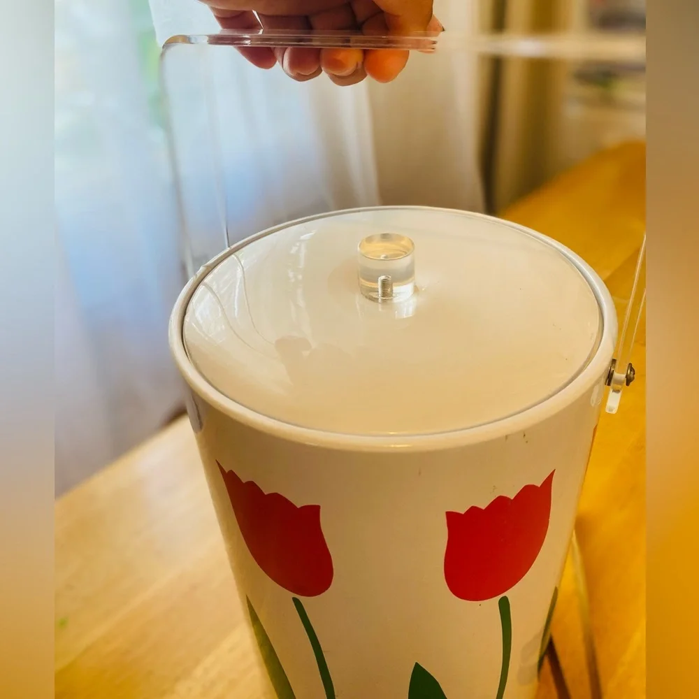 Vintage adorable ice bucket